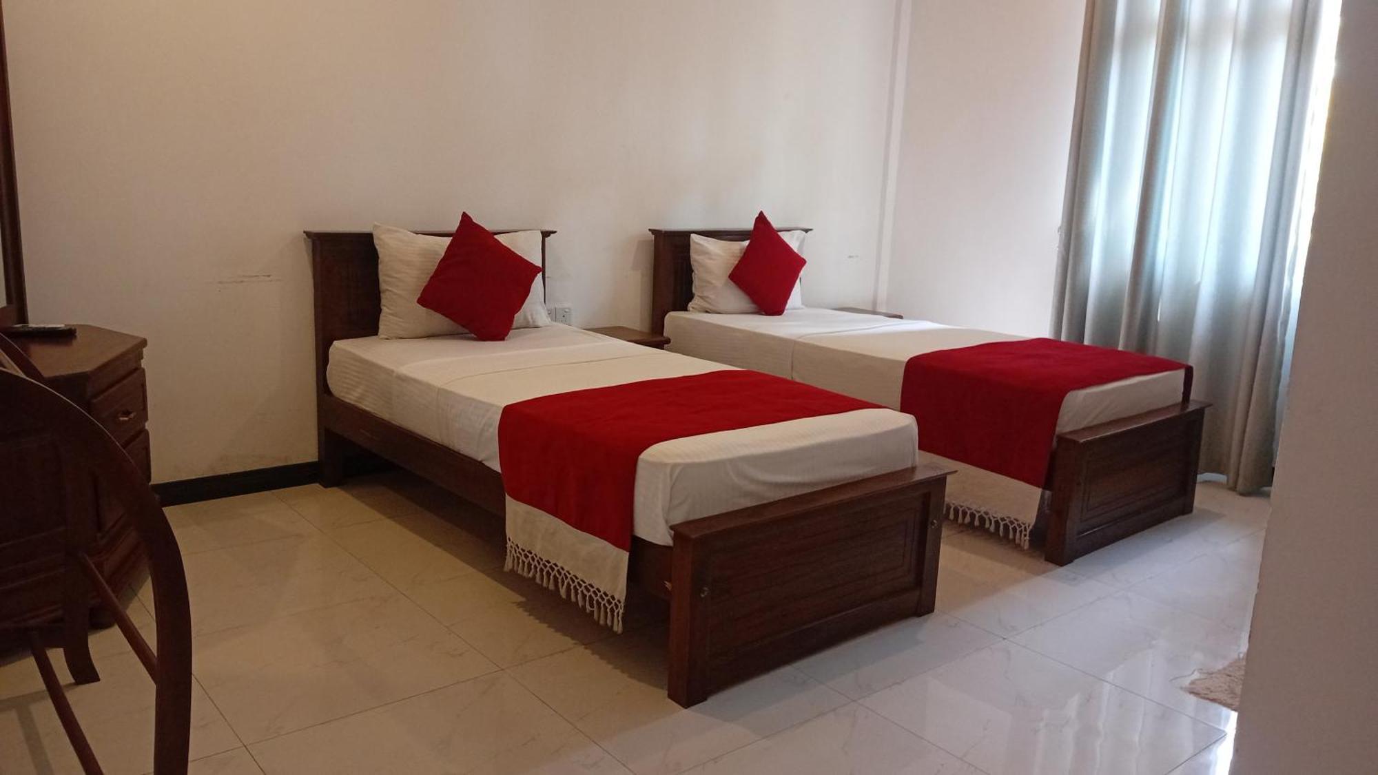 Oyo 278 Hotel Rivelka Kundasale Extérieur photo