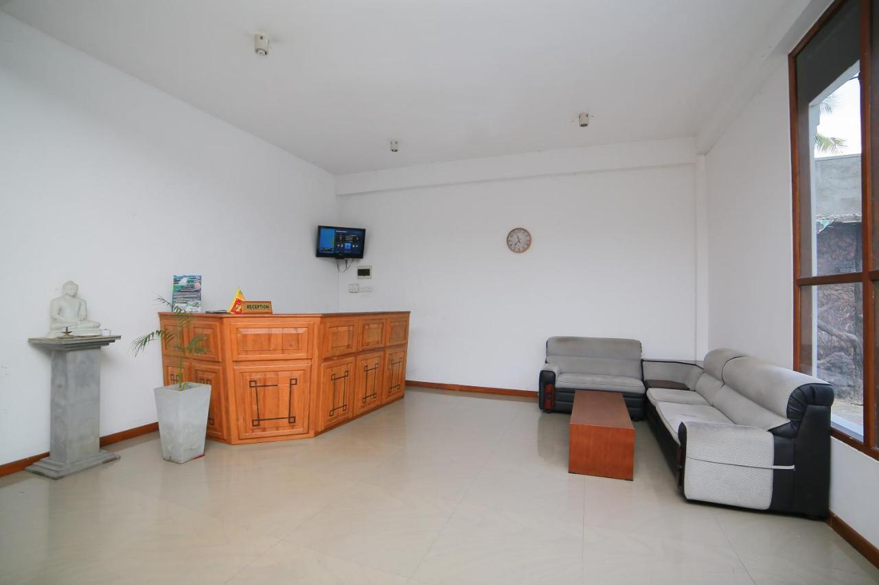 Oyo 278 Hotel Rivelka Kundasale Extérieur photo